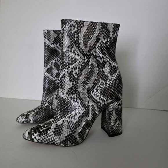Pretty Little Thing Black Snake High Point Ankle Boots Women's Size 5 - Picture 1 of 5